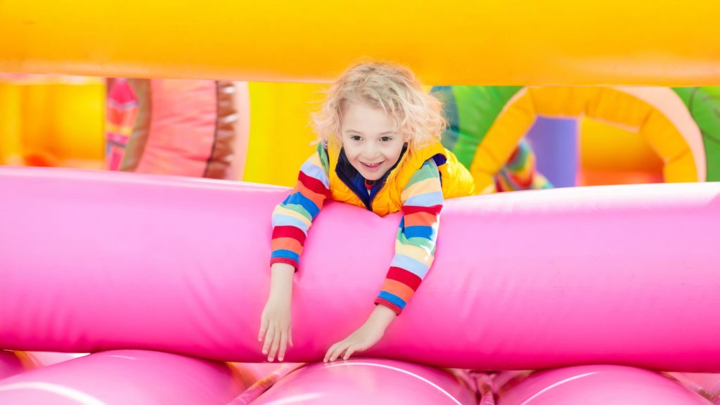 Area gonfiabili ed intrattenimento per bambini